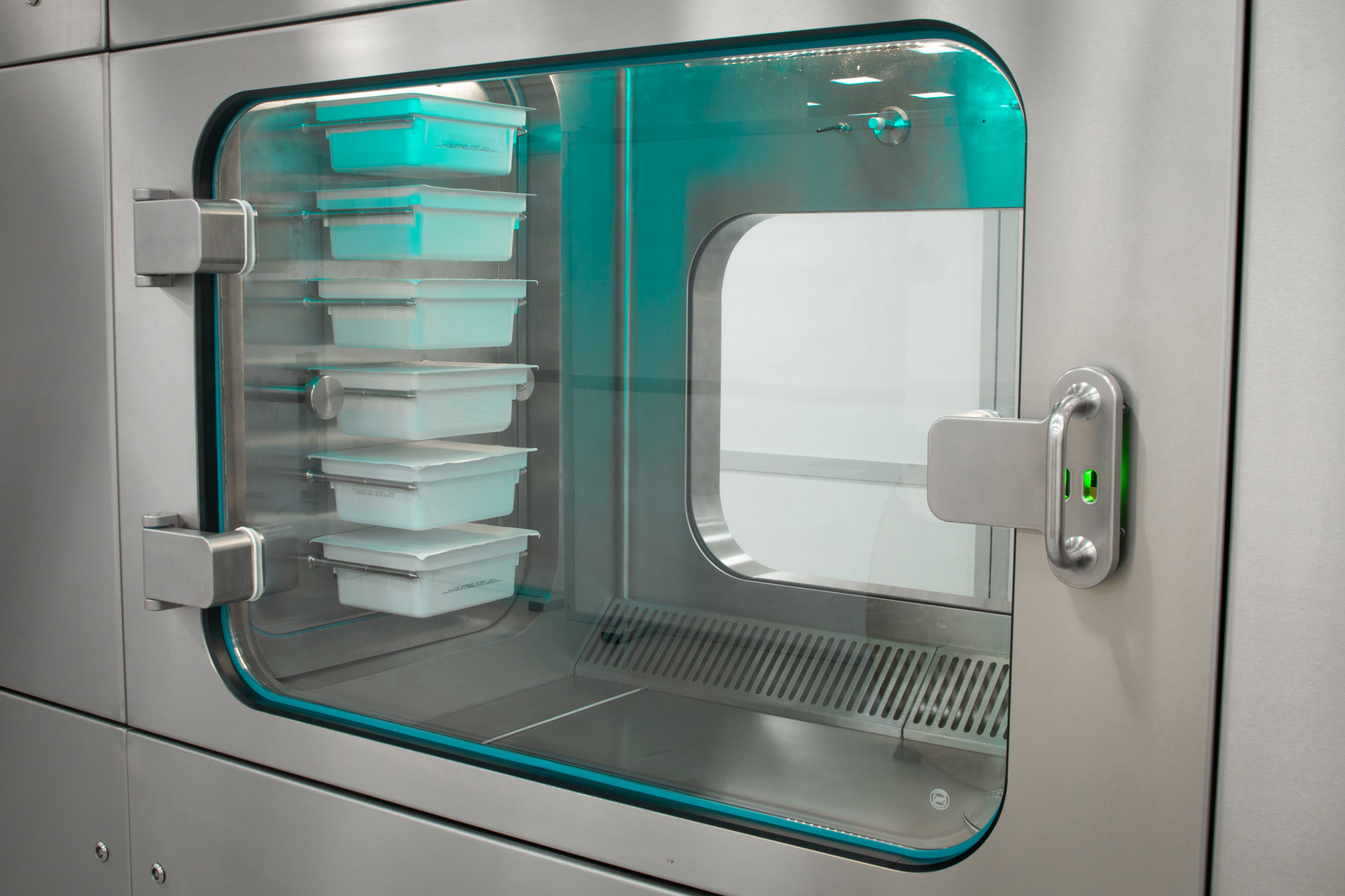 Engineering Challenges in Designing Pharmaceutical Isolators